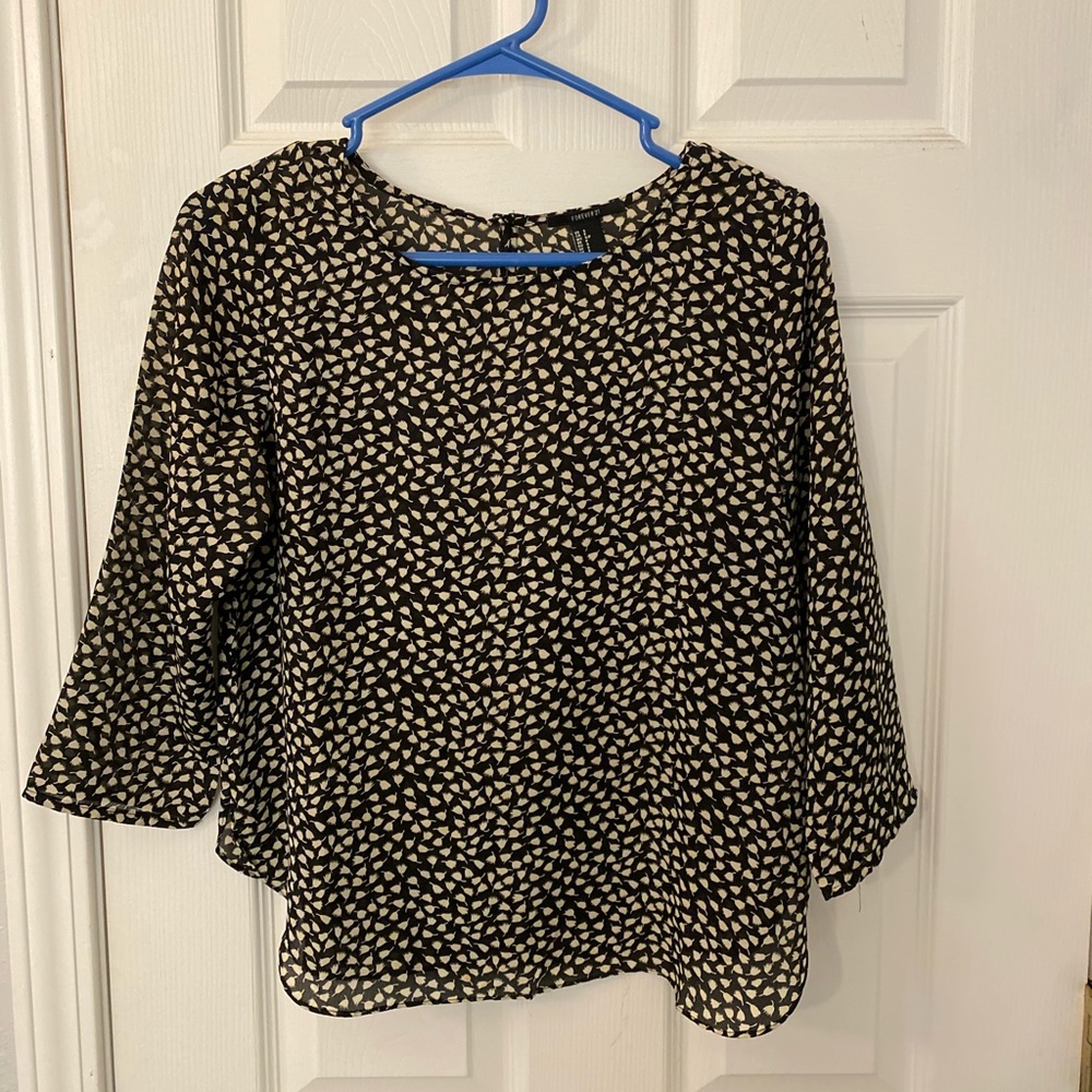 Black and white flower printed top